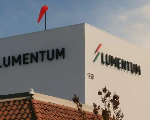 Lumentum Holdings (LITE) Stock Surges to New High on AI Datacom Boom – November 28, 2025 Update