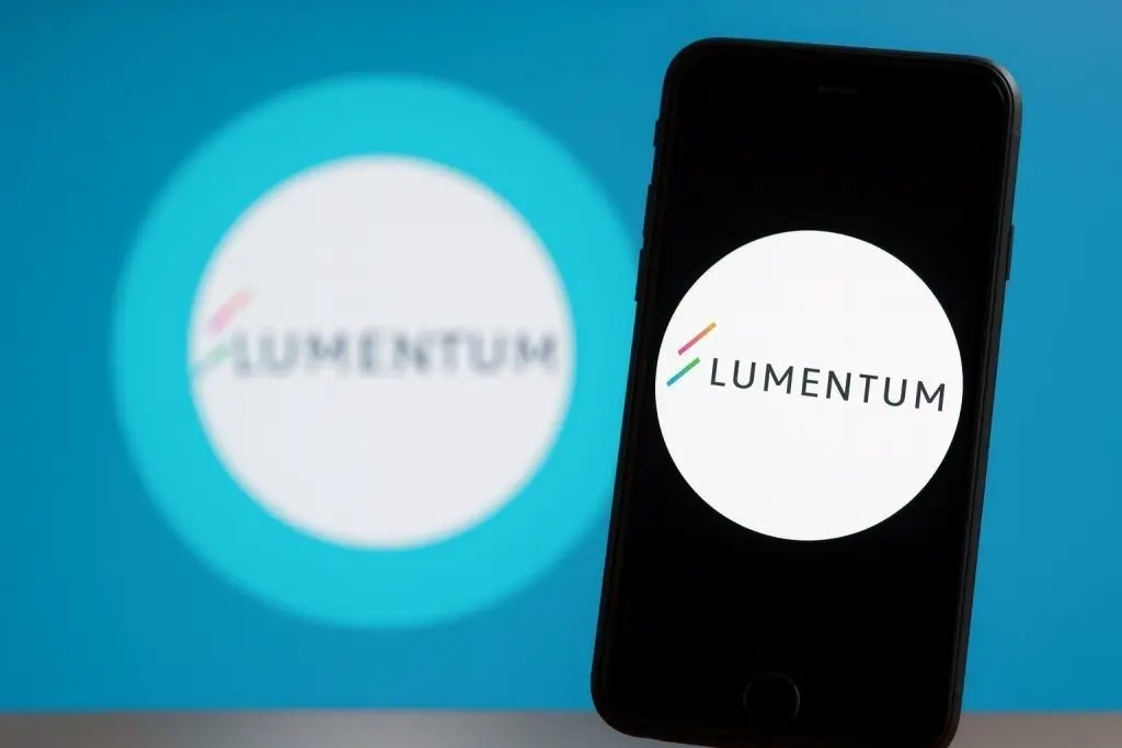 Lumentum (LITE) Stock Hits Fresh Highs on AI Data Center Boom – Earnings, Forecasts and Risks as of December 8, 2025