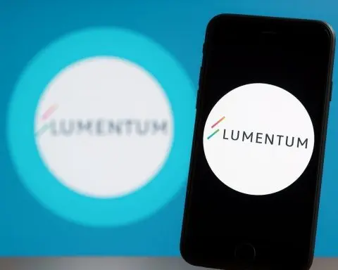 Lumentum (LITE) Stock Hits Fresh Highs on AI Data Center Boom – Earnings, Forecasts and Risks as of December 8, 2025