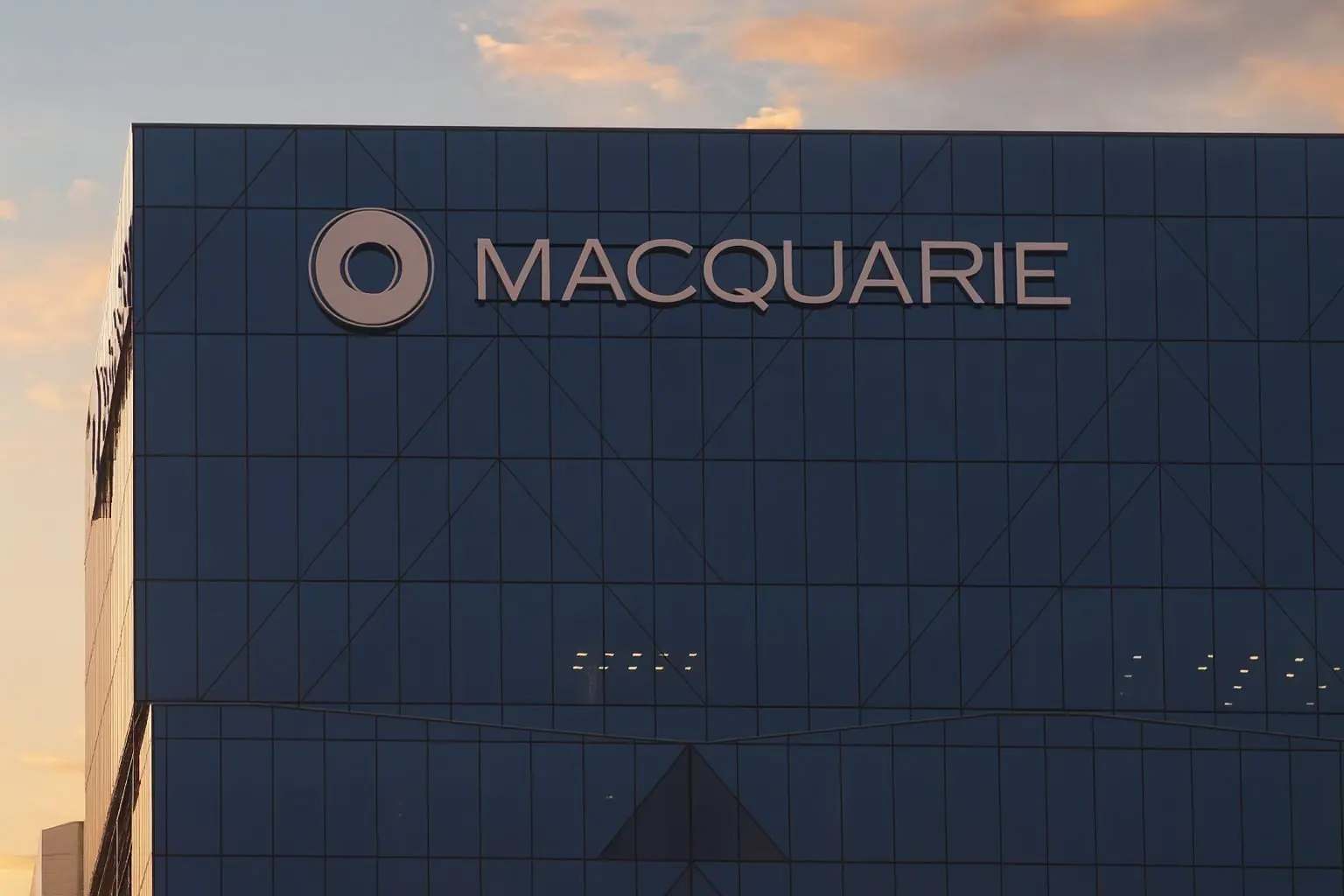 Macquarie Group (ASX: MQG) Stock on 4 December 2025: Dividend Update, Qube Bid and 2026 Outlook
