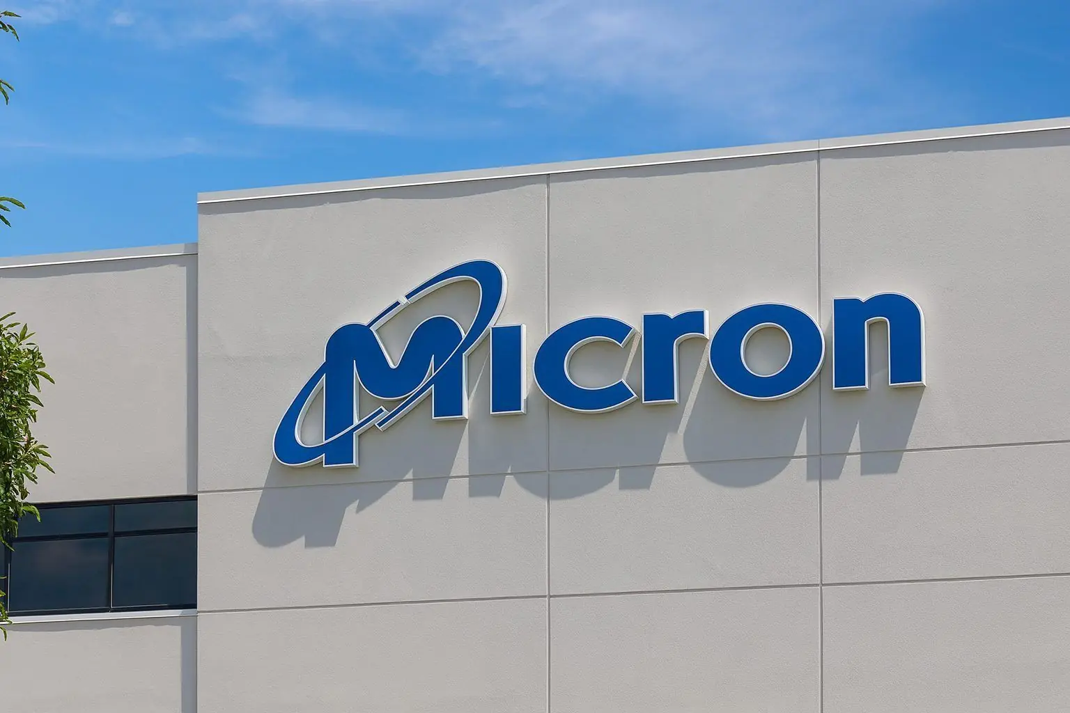 Micron Stock (MU) Before the Bell on December 1, 2025: Japan’s $9.6 Billion HBM Bet, AI Memory Boom and Fresh Wall Street Targets