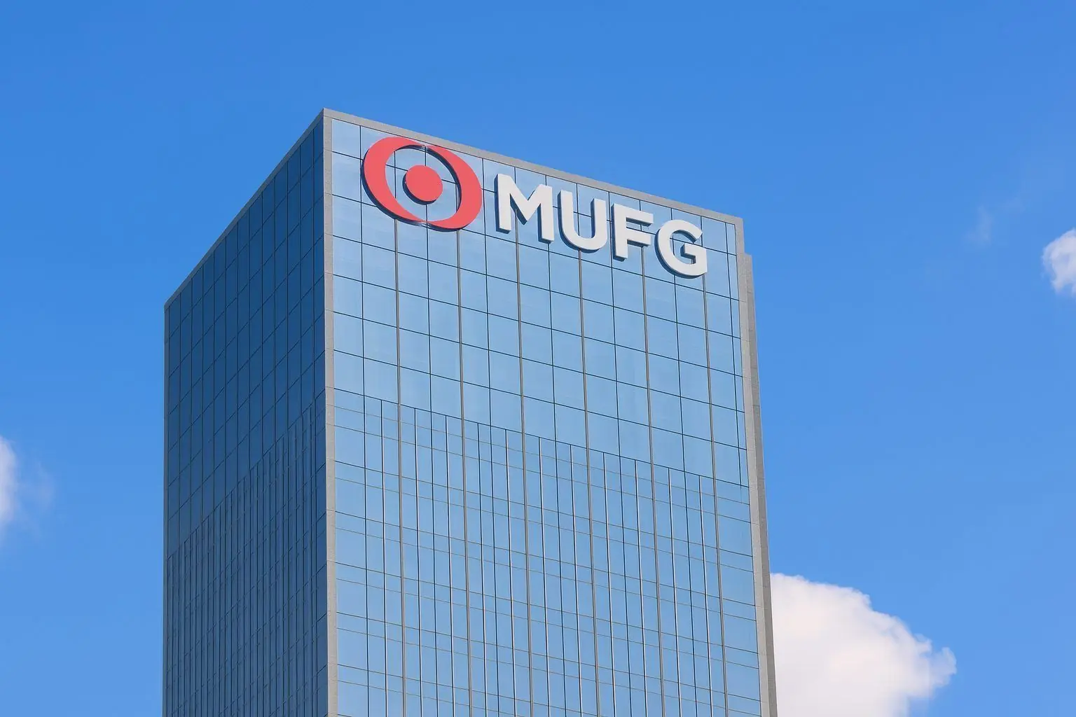 MUFG Stock (Mitsubishi UFJ Financial Group) on 27 November 2025: Near Record Highs on Rating Strength, Buybacks and New Asian Deal