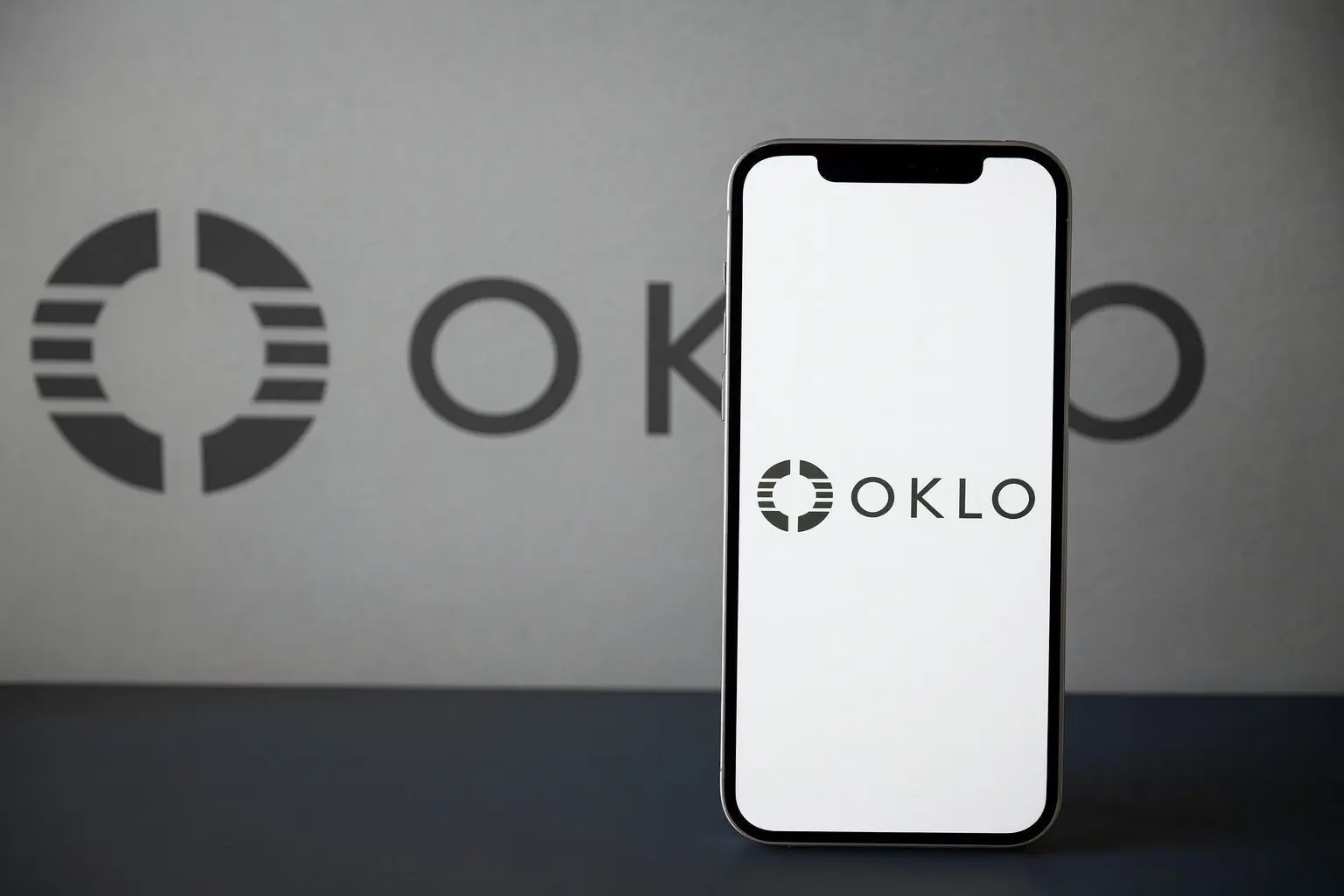 Oklo Stock Soars 13% as Nuclear Policy Tailwinds Return: Latest OKLO News, Forecasts and Analysis (December 4, 2025)