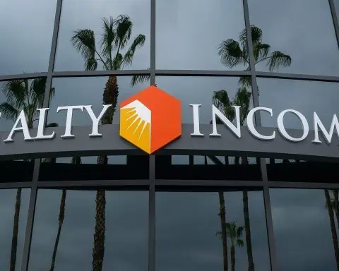 Realty Income (O) Stock Today: Fresh Institutional Buying, £900 Million Loan and a 5.6% Monthly Dividend Yield