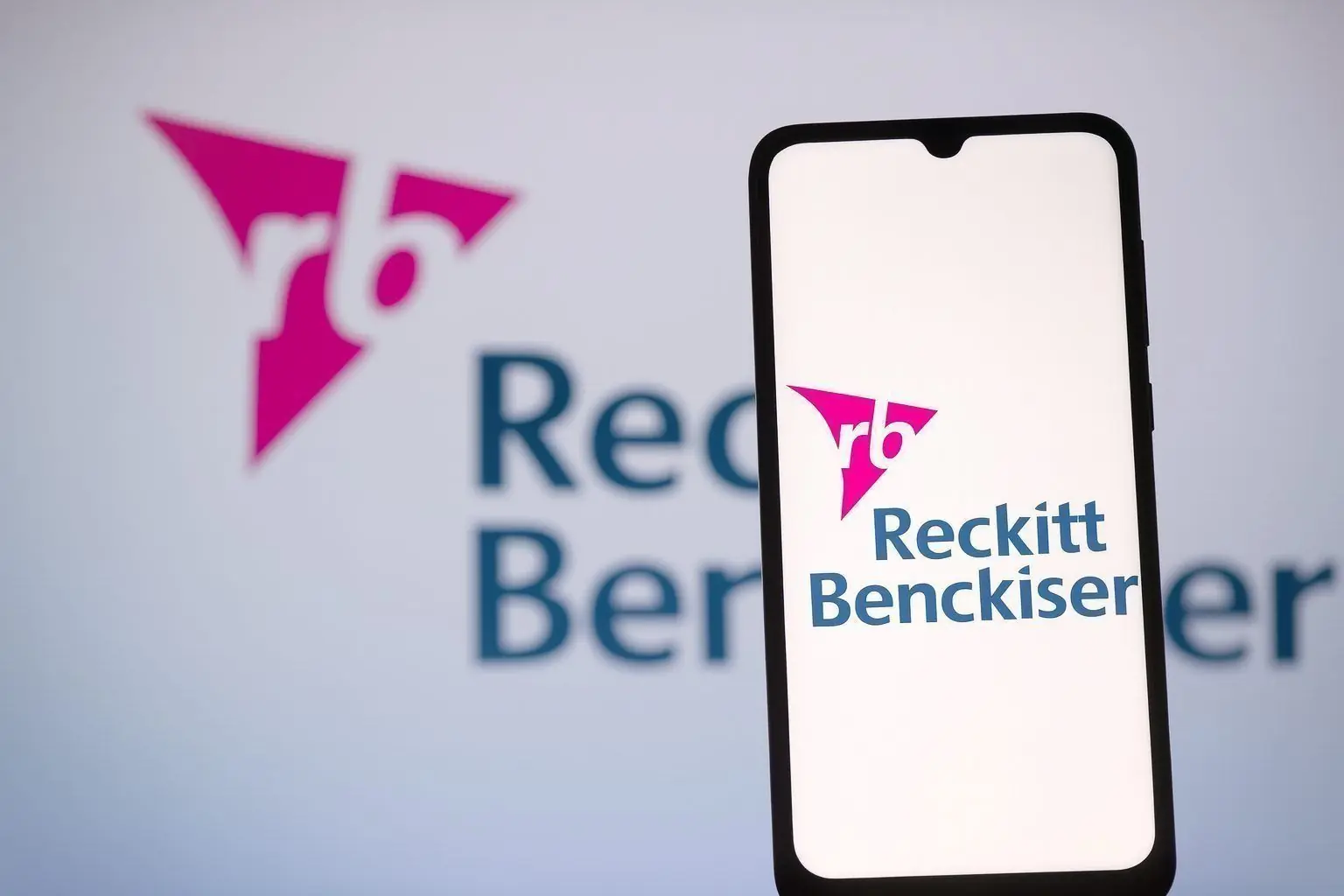 Reckitt Benckiser (LON:RKT) Stock Near 52‑Week High: Price, Forecast and NEC Risk Update – December 5, 2025