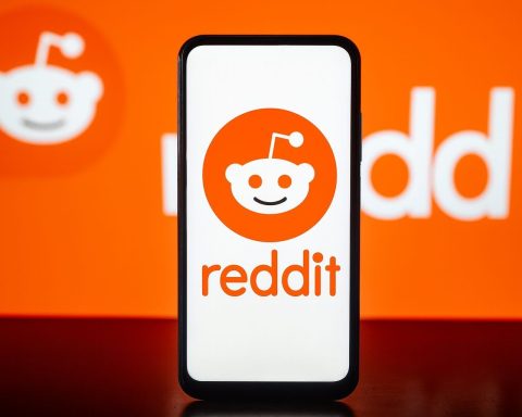 Reddit (RDDT) Stock: Price, News and Forecast Before the December 1, 2025 Market Open