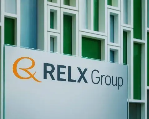 RELX PLC Stock Outlook December 2025: AI Data Powerhouse at a 52‑Week Low
