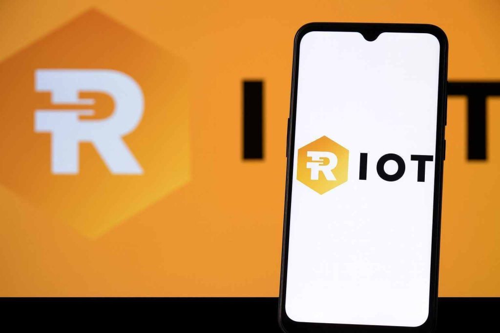 Riot Platforms stock jumps on AMD data-center lease — what to watch when markets reopen