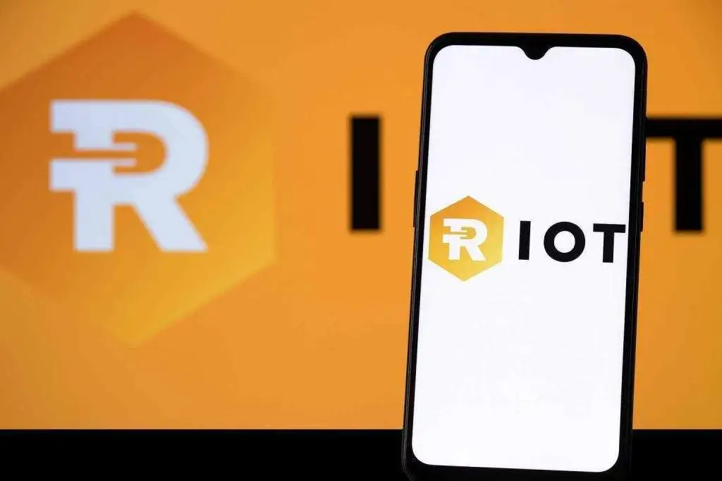 Riot Platforms stock jumps on AMD data-center lease — what to watch when markets reopen