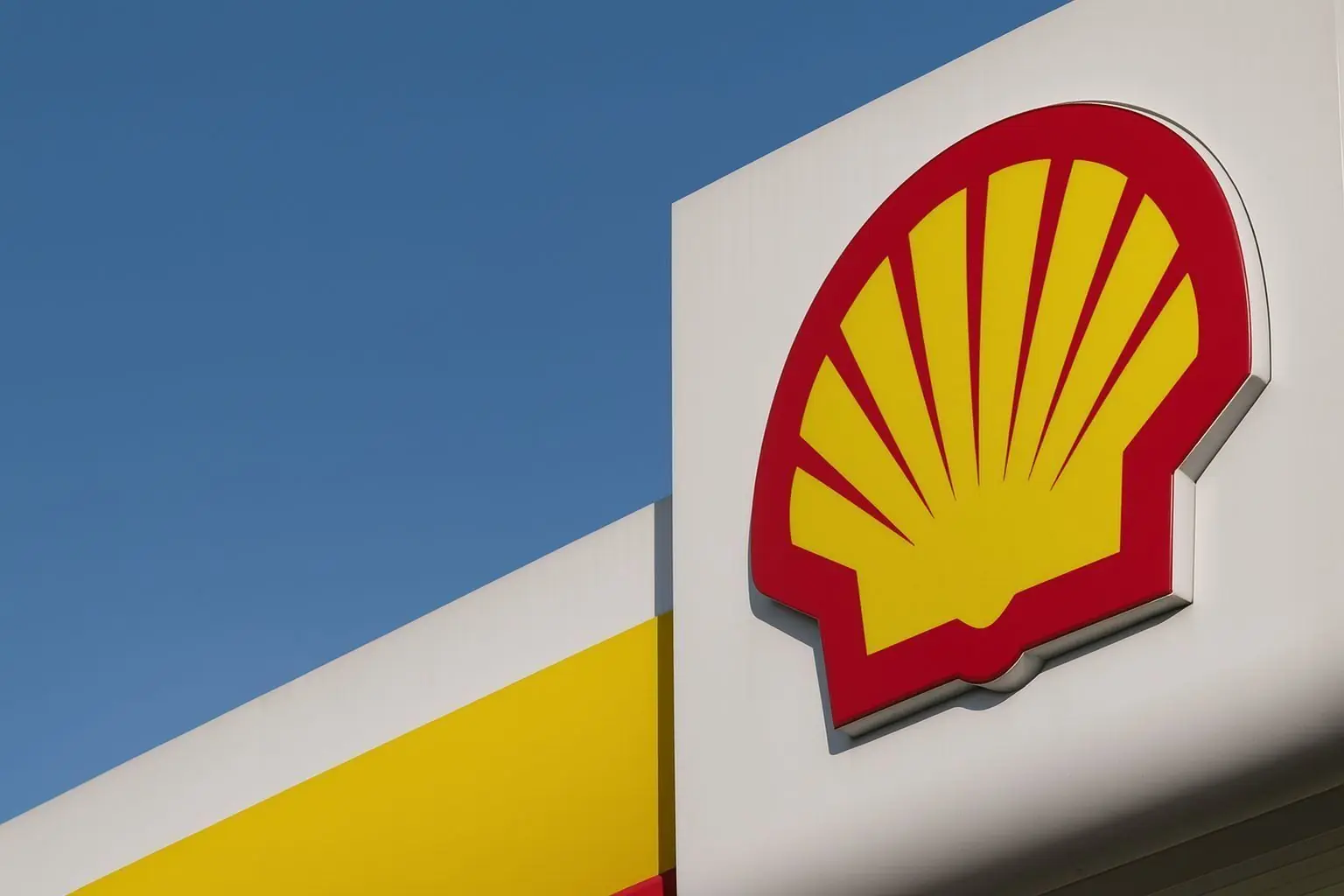 Shell buyback faces fresh questions after Q4 warning as post-oil plan takes shape