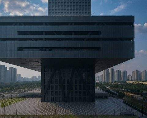 Shenzhen Stock Exchange Sinks as ChiNext Tumbles 2.7% Despite China PMI Rebound