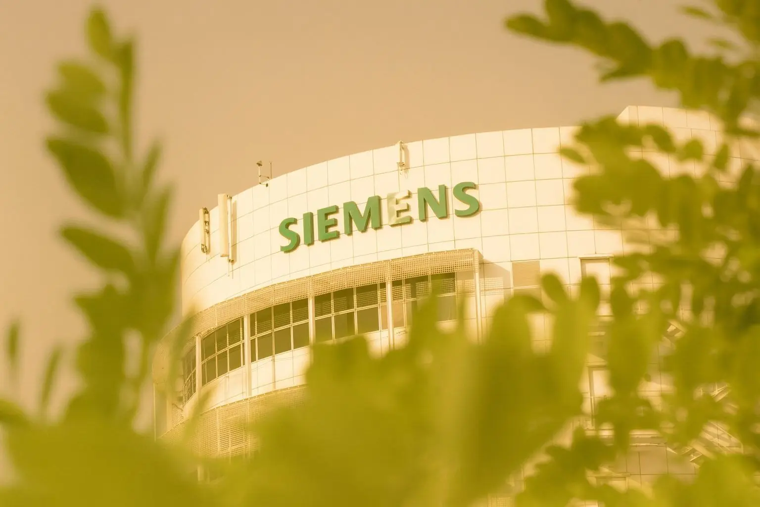 Siemens Aktiengesellschaft (SIE.DE) Stock Today, 27 November 2025: Sideways Trade, 350,000‑Share Buyback and a New Rail Deal in Chile