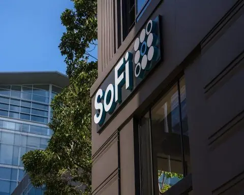 SoFi Technologies (SOFI) Stock: News, Forecasts and What to Watch Before the Market Opens on December 1, 2025