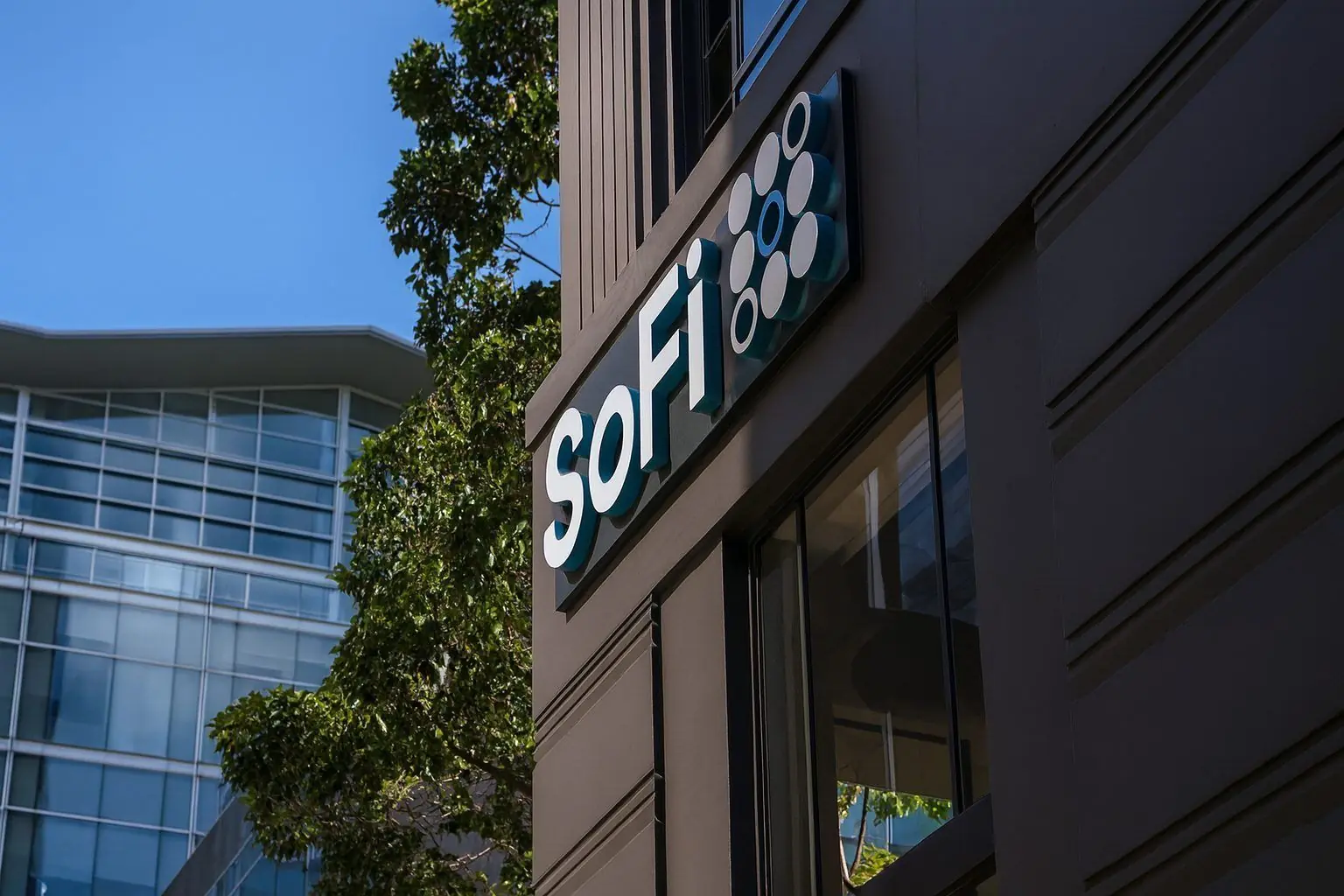 SoFi Technologies (SOFI) Stock: News, Forecasts and What to Watch Before the Market Opens on December 1, 2025