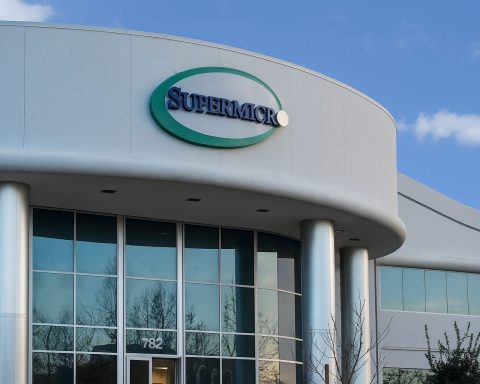 Super Micro Computer (SMCI) Stock Watch: AI Server Demand, Blackwell Shipments, and Analyst Targets in Focus as Markets Close for the Weekend