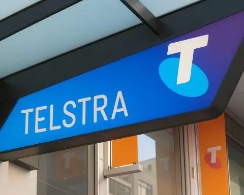 Telstra Group Limited (ASX:TLS) on 9 December 2025: Share Price, Dividend Outlook and Triple‑Zero Risks in Focus