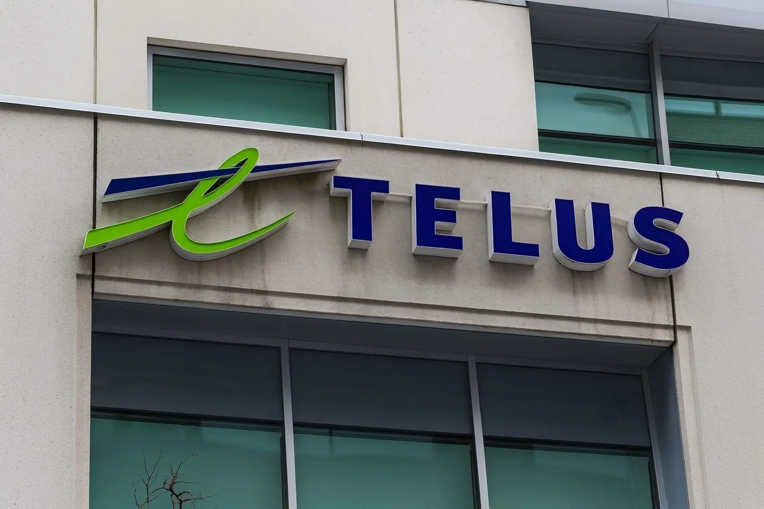 Telus Dividend Under Fire: Why Brookfield Infrastructure Looks Like the Safer Income Giant on November 28, 2025