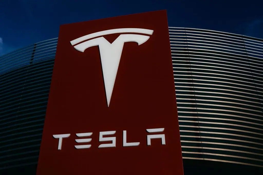 Tesla (TSLA) Stock Today, November 28, 2025: Black Friday Trade Centers on Robotaxis, FSD v14 and Musk’s $1 Trillion Pay Deal