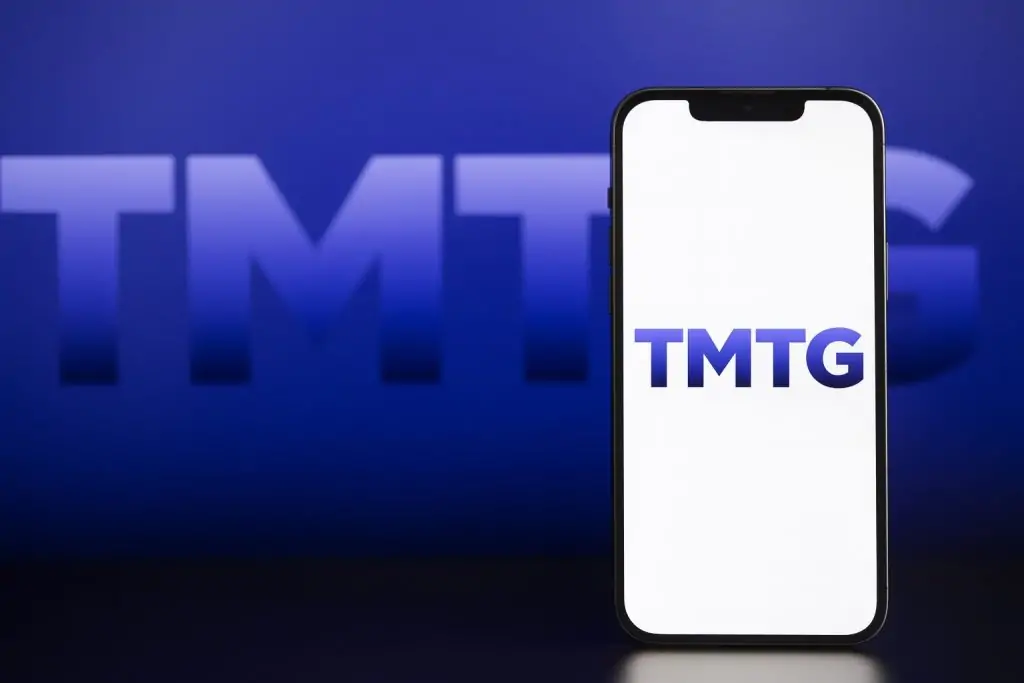 DJT Stock Analysis & Forecast: Trump Media Slides on Losses, Eyes New Opportunities (Nov 2025)