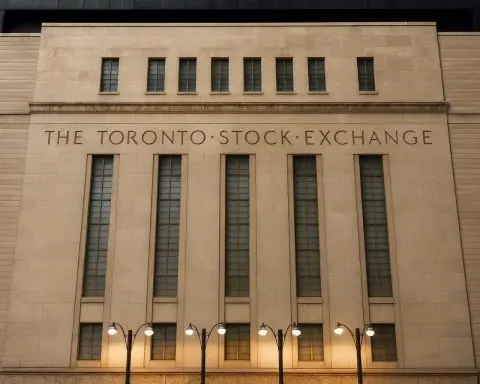 Top Canadian Stocks to Buy Today (December 8, 2025): TSX Ideas for Banks, Commodities, AI and Dividends