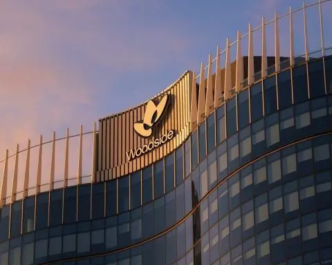 Woodside Energy (ASX: WDS) Stock on 2 December 2025: Strike Risks, LNG Megaprojects and 2032 Growth Targets