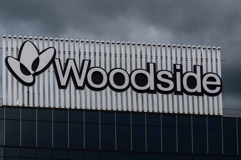 Woodside Energy (WDS) share price slips after North West Shelf contract extension: what investors watch next