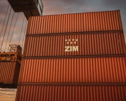 ZIM Stock News Today: Buyout Bids, Dividend Outlook, and 2026 Freight-Rate Risks for ZIM Integrated Shipping Services (NYSE: ZIM)