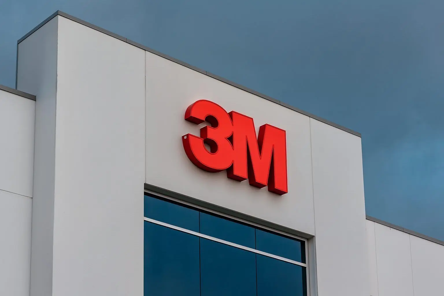 3M (MMM) Stock Near 52-Week High: 2025 Earnings, Dividend Reset and 2026–2027 Forecast