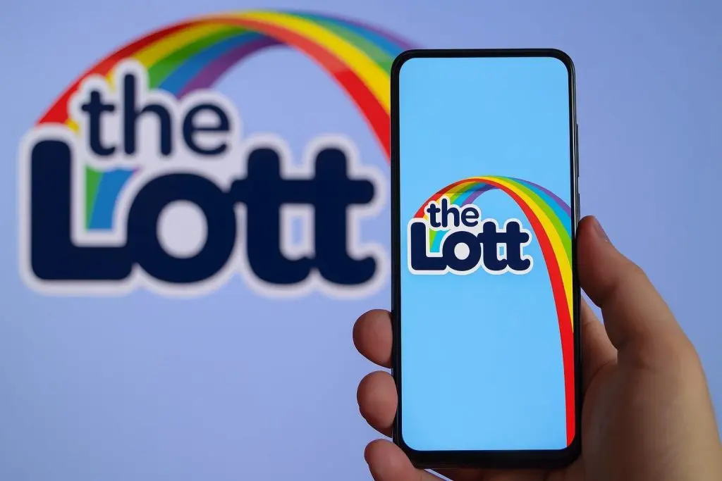 Accenture (ACN) Stock Today: Anthropic AI Deal, Insider Buying and 2026 Forecasts — December 9, 2025