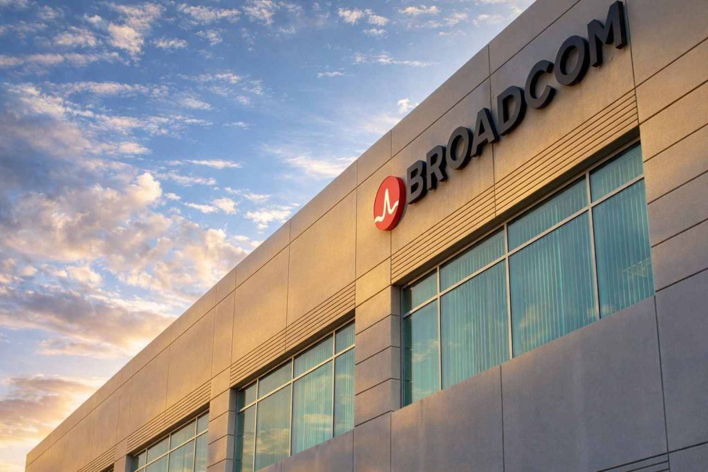 Acciones de Broadcom (AVGO) After Hours Hoy (19 de diciembre de 2025): Objetivos de Analistas Suben, Persisten Preocupaciones por IA — Lo que Debes Saber Antes de la Próxima Apertura del Mercado