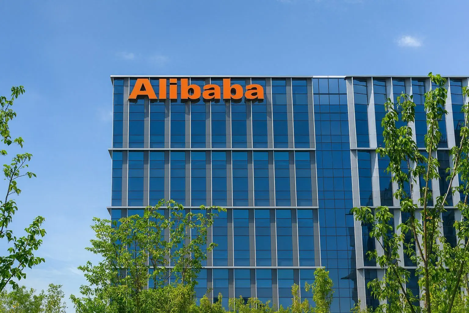 Alibaba Stock (BABA) News & Forecast: AI Cloud Surge, Nvidia H200 Twist, and What Wall Street Expects Next (Dec. 14, 2025)