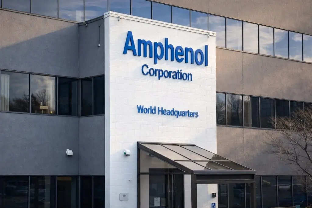 Amphenol (APH) Stock Week Ahead: Analyst Upgrades, AI Data-Center Demand, and a Holiday-Shortened Trading Week (Dec. 22–26, 2025)