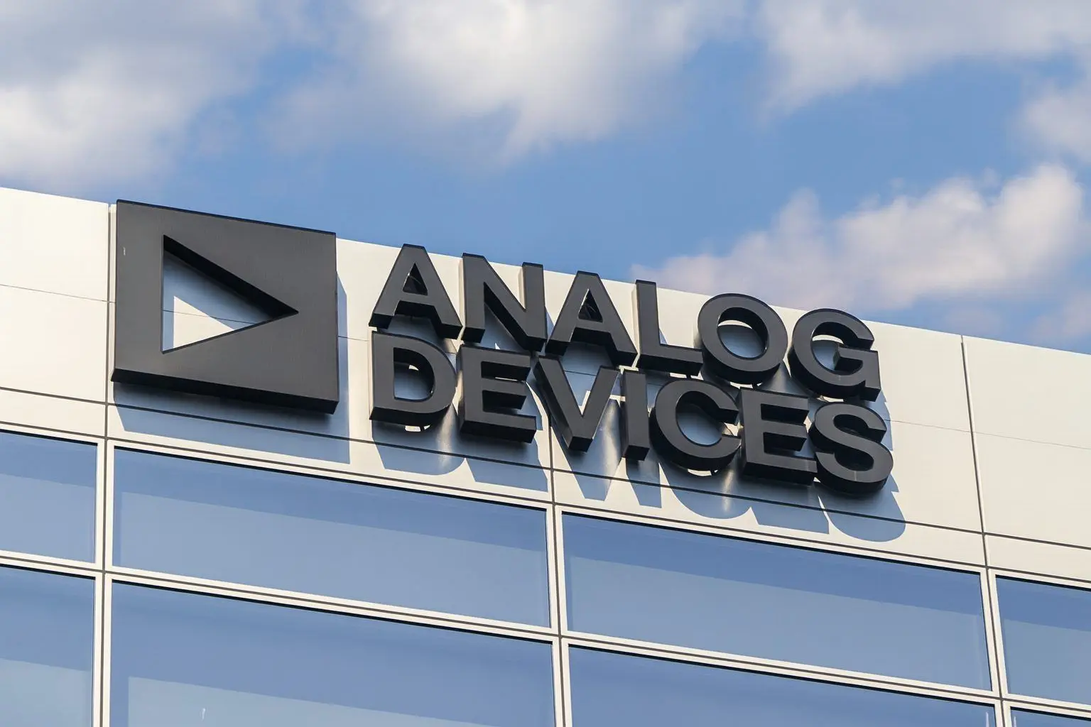 Analog Devices (ADI) Stock Update: Fresh 52-Week Highs, Insider Filings, Analyst Targets — What to Watch Next Week (Updated Dec. 12, 2025)