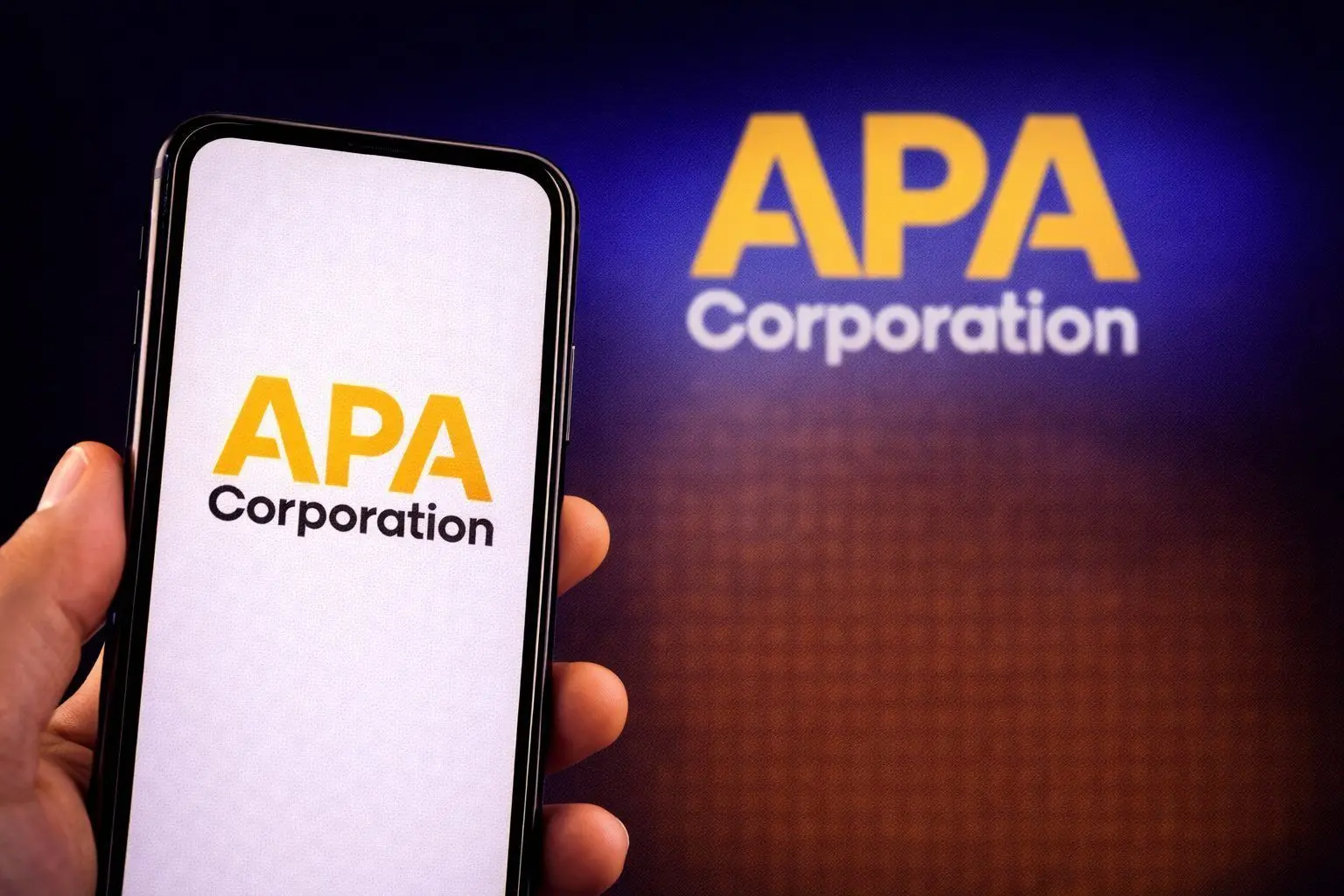 APA Corporation Stock (NASDAQ: APA) Slides on Oil Selloff: Today’s News, Analyst Forecasts, and 2026 Outlook (Dec. 16, 2025)