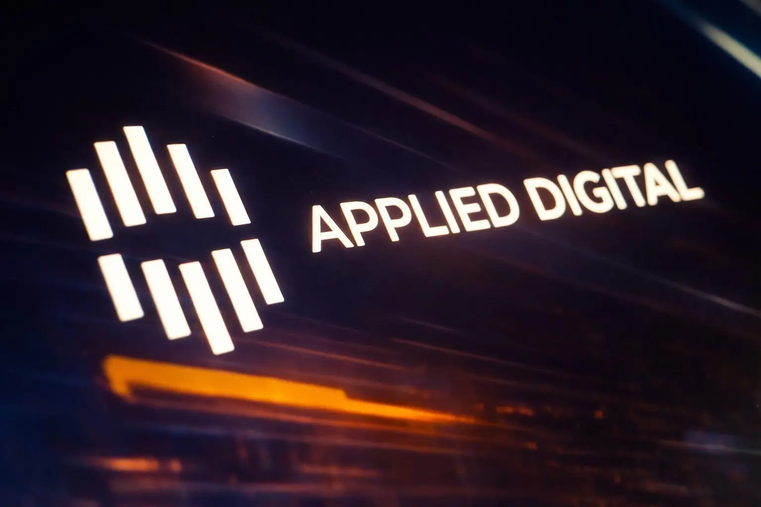 Applied Digital stock slips after director flags share sale — what APLD investors watch next