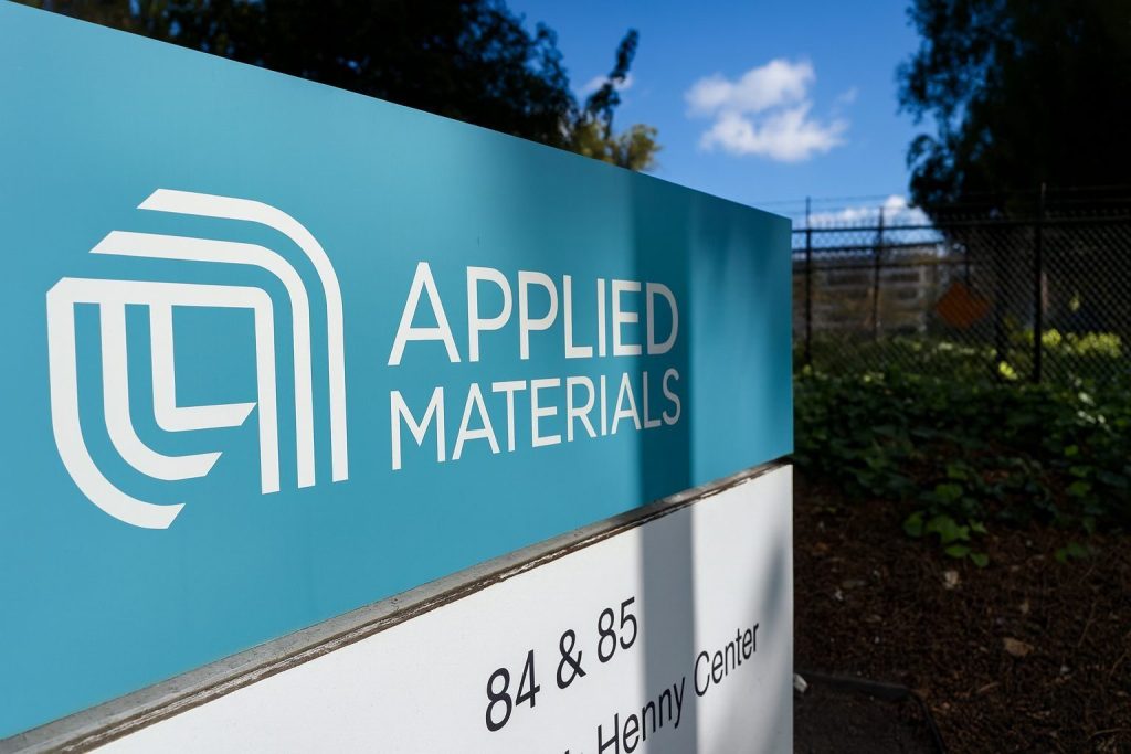 Applied Materials (AMAT) After the Bell on December 10, 2025: Near Record Highs, Fed Cut Tailwind and What to Watch Before the Next Open