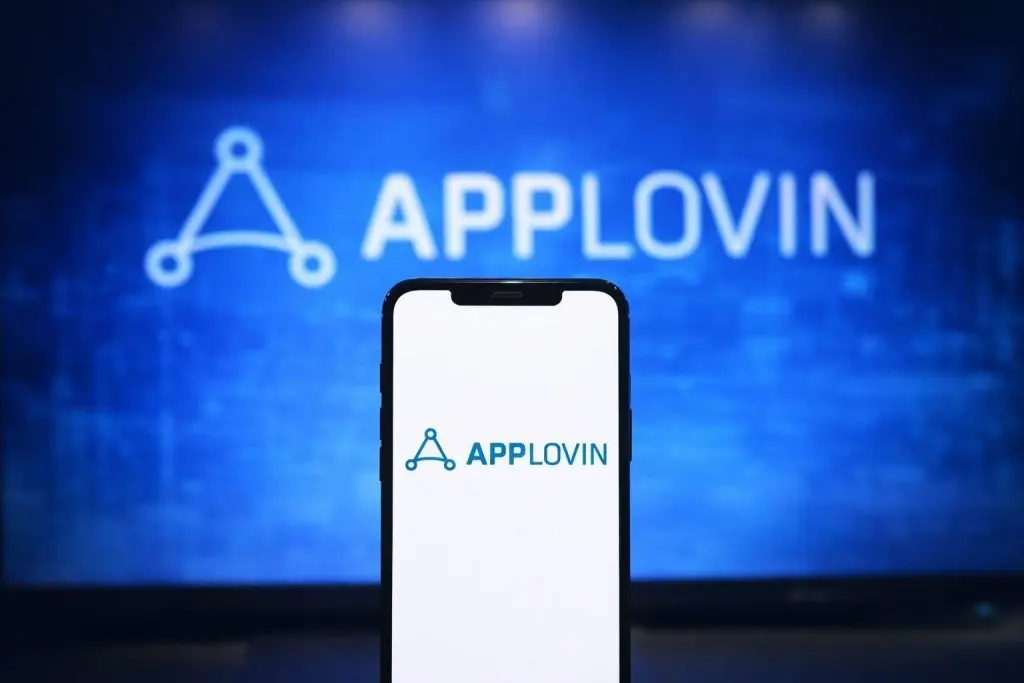 AppLovin (APP) Stock News Today (Dec. 17, 2025): BTIG Lifts Price Target as Wedbush Highlights Axon Momentum—Latest Forecasts and Key Risks