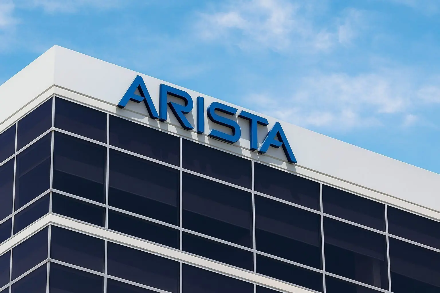 Arista Networks ANET Stock News: AI Networking Tailwinds, Analyst Targets, and What to Watch Before the Next Market Open