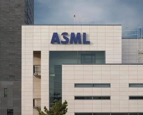 ASML Holding NV Stock (ASML): December 6, 2025 – Price, Fresh Buying, AI Tailwinds and 2026 Growth Risks