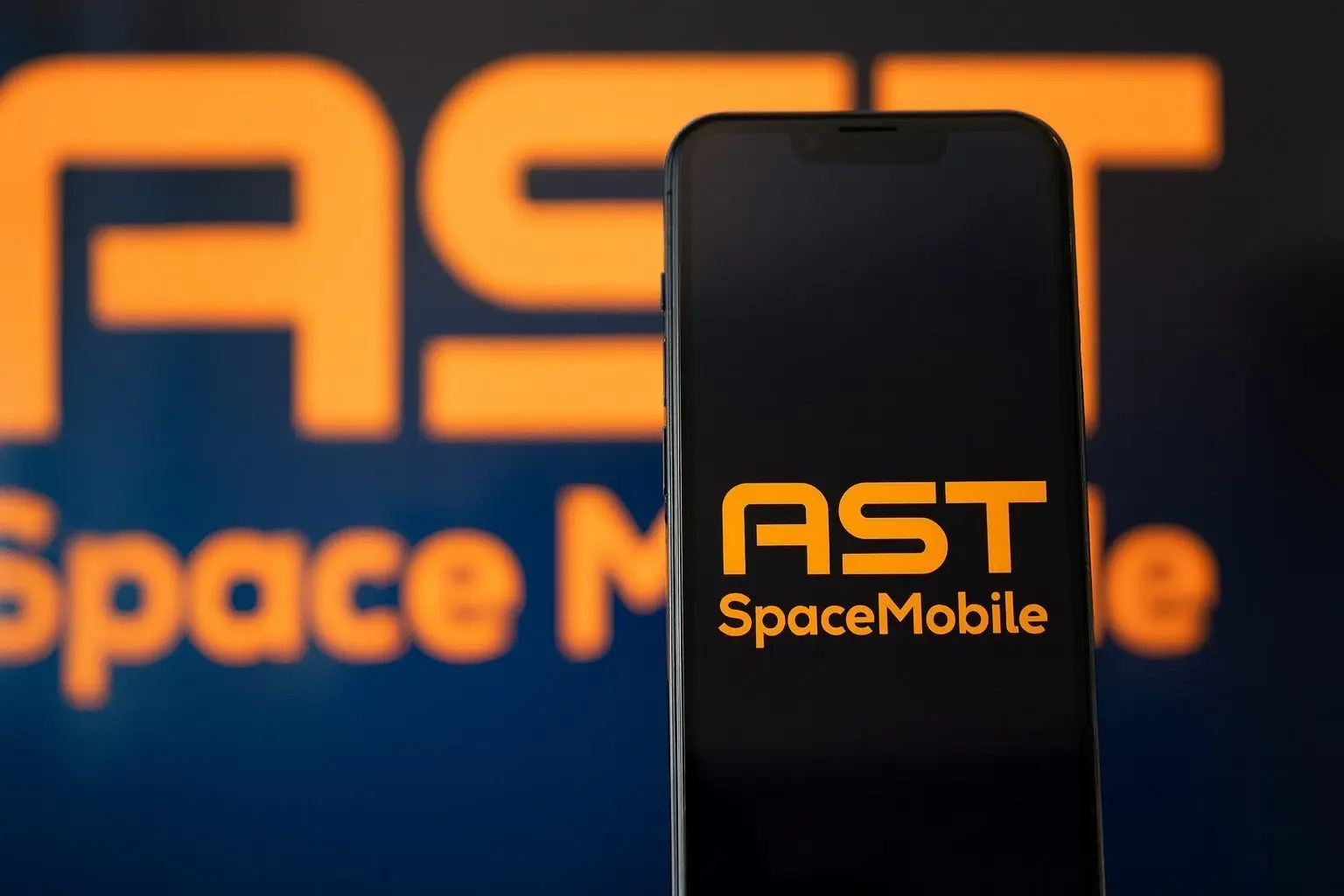 AST SpaceMobile (ASTS) Soars Ahead of BlueBird 6: Latest Stock News, Analyst Forecasts and 2026 Outlook