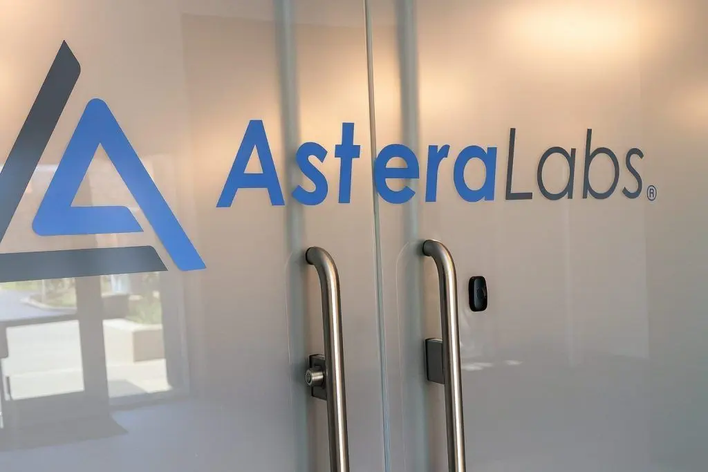 Astera Labs (ALAB) Stock: NVLink Fusion Catalyst, Lofty Valuation and Mixed Signals as of December 7, 2025