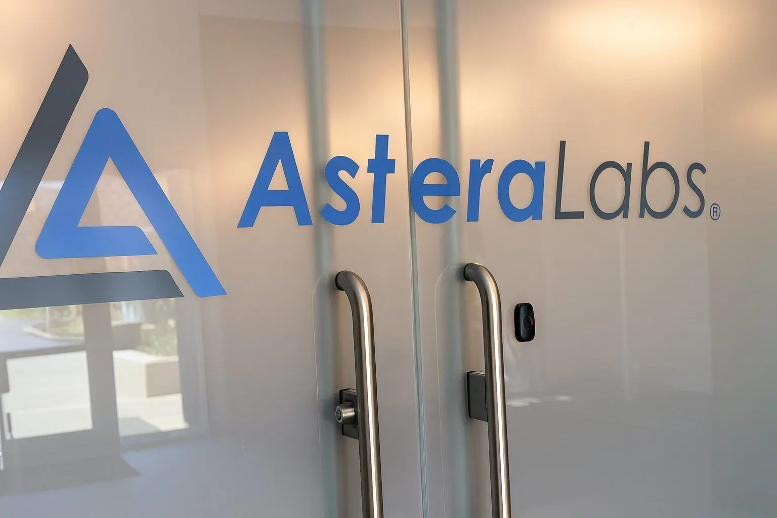 Astera Labs (ALAB) Stock: NVLink Fusion Catalyst, Lofty Valuation and Mixed Signals as of December 7, 2025