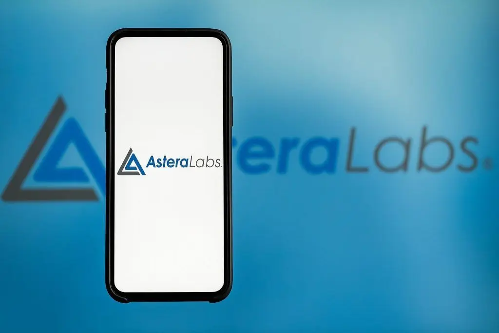 Astera Labs (ALAB) Stock This Week: NVLink Fusion Headlines, Analyst Price Targets, and the Week-Ahead Outlook (Updated Dec. 12, 2025)