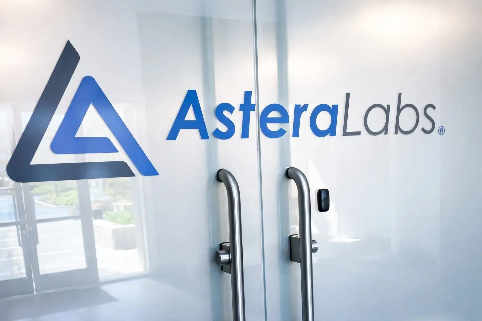 Astera Labs (ALAB) Stock: Weekend Market Close, Fresh Filings, Analyst Targets, and What to Watch Before Monday’s Open