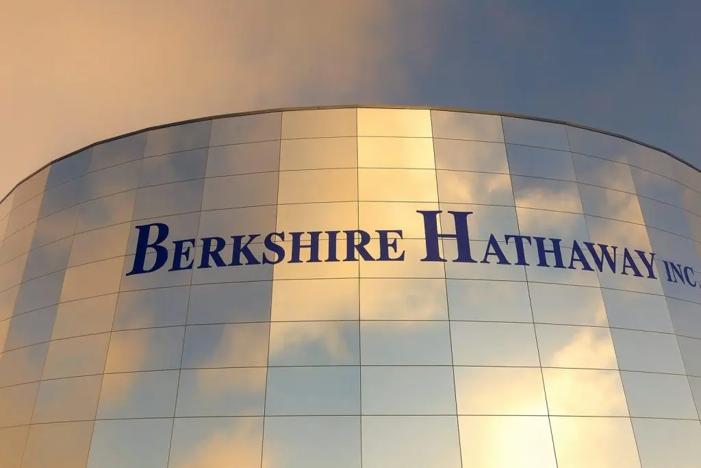 Berkshire Hathaway Stock (BRK.A, BRK.B) Today: Leadership Shake-Up, Q3 Earnings, and 2026 Forecasts – December 9, 2025