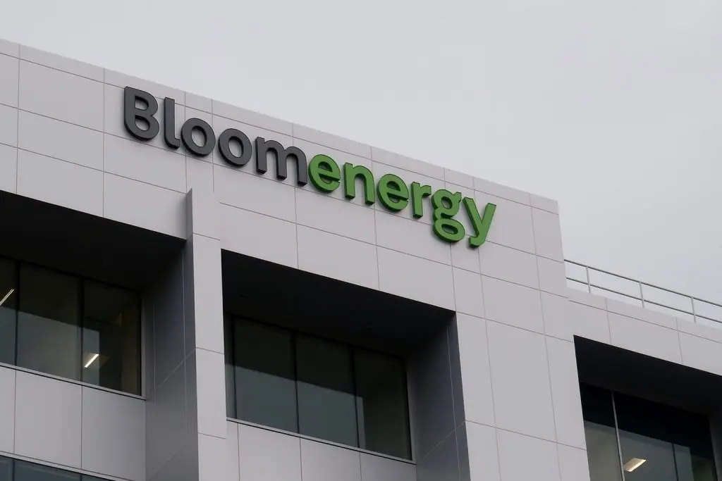 Bloom Energy (BE) Stock December 2025 Outlook: AI Data Center Boom, $5B Brookfield Deal and Bubble Fears