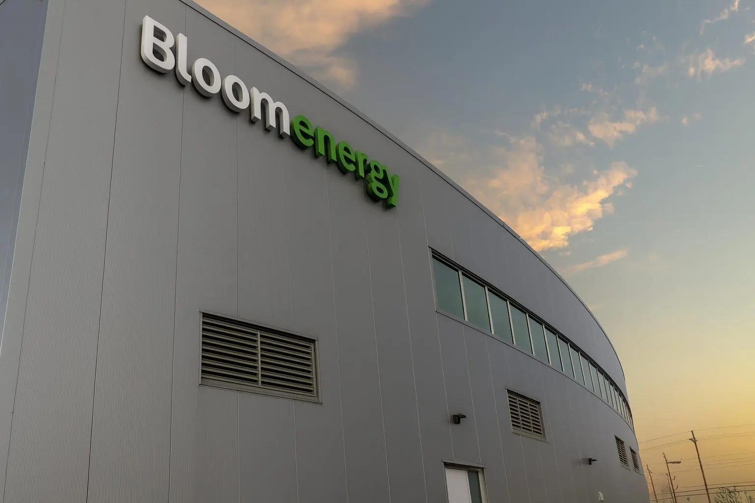 Bloom Energy (BE) Stock This Week: Why Shares Slid, Key News Drivers, Analyst Forecasts, and What to Watch Next Week (Updated Dec. 12, 2025)