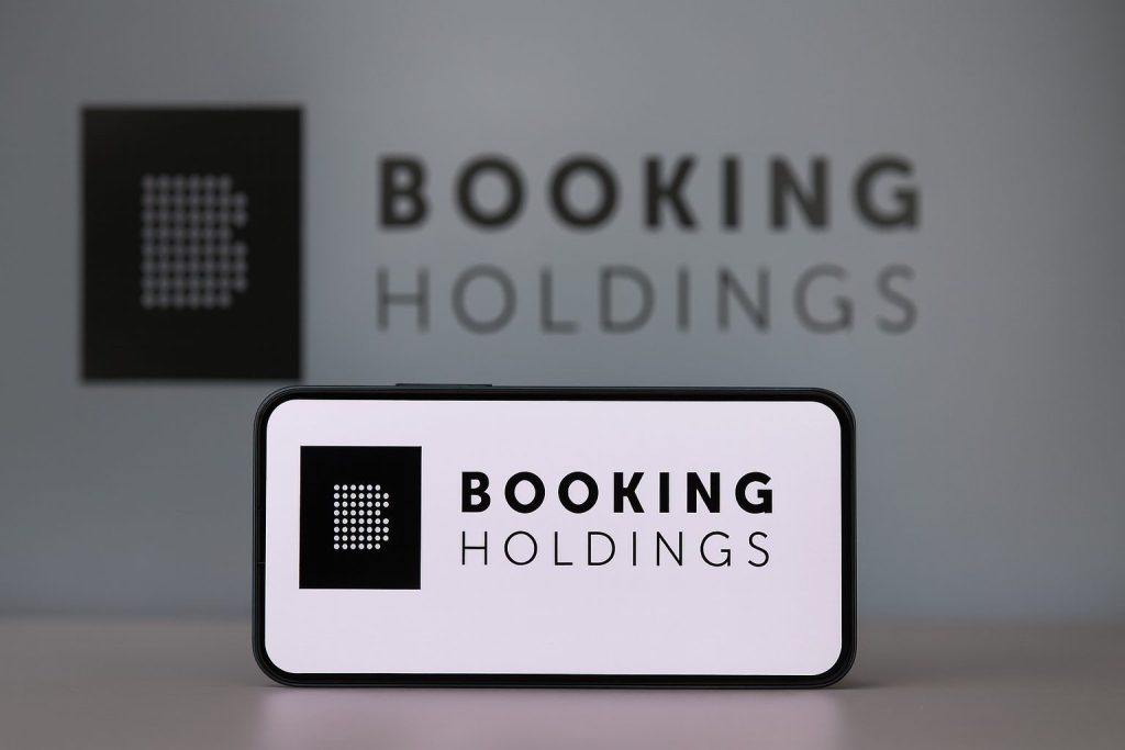 Booking Holdings (BKNG) Stock Outlook After November 21, 2025: Price Targets, Analyst Calls and Travel Demand