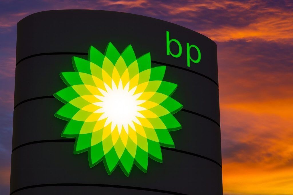 BP’s ‘Year of Progress’ in 2025: New Dividend, Wind Sale, Hydrogen Bets – and a Bitter Row Over Forecourt Staff Pay