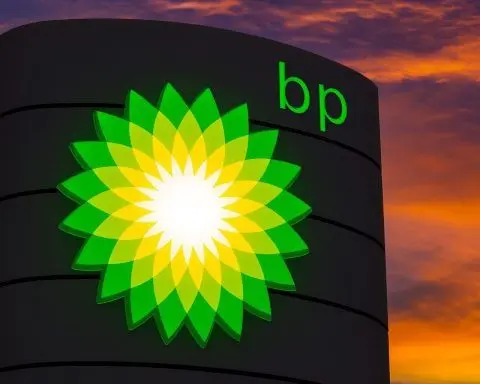 BP’s ‘Year of Progress’ in 2025: New Dividend, Wind Sale, Hydrogen Bets – and a Bitter Row Over Forecourt Staff Pay